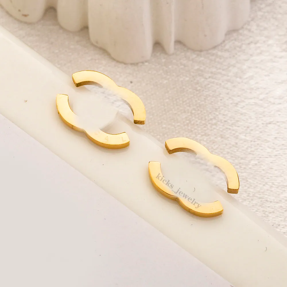 Pendientes de acero inoxidable de moda Diseño de lujo clásico con pendientes de cartas en oro de 18k perfecto para la fiesta de cumpleaños de aniversario y ropa diaria