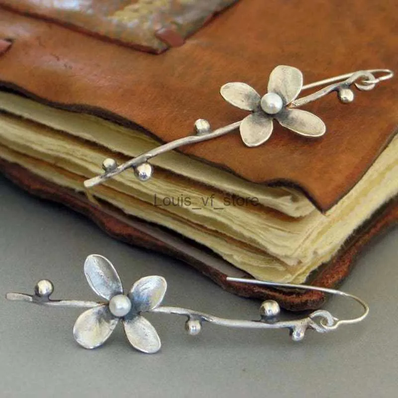 Dingle ljuskrona klassisk enkelhet silver färg metall snidning blomma örhängen vintage lång gren personlighet för kvinnor h240423