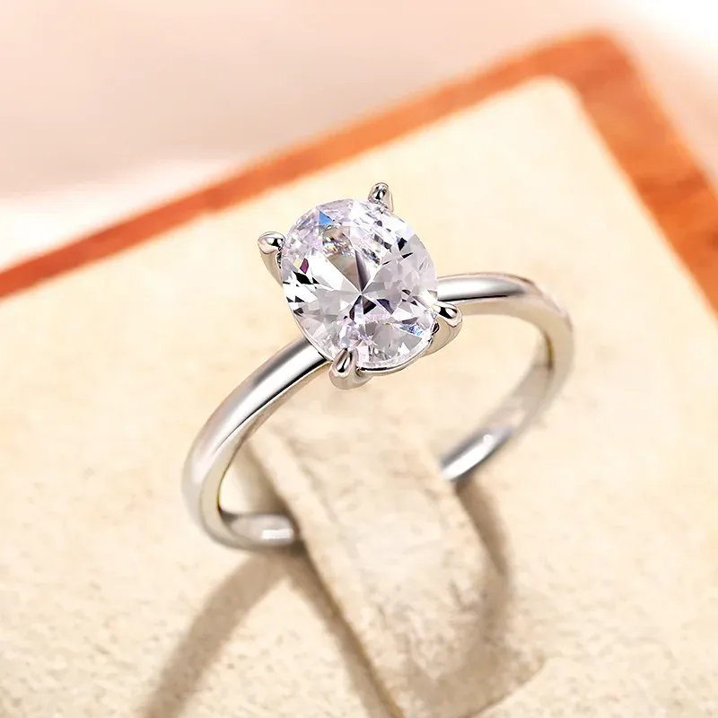 Bandas Huitan Oval Cut Cubic Zirconia Anéis para mulheres Simples e clássicas Design Engajamento de casamento Promise de acessórios Eternity Jóias