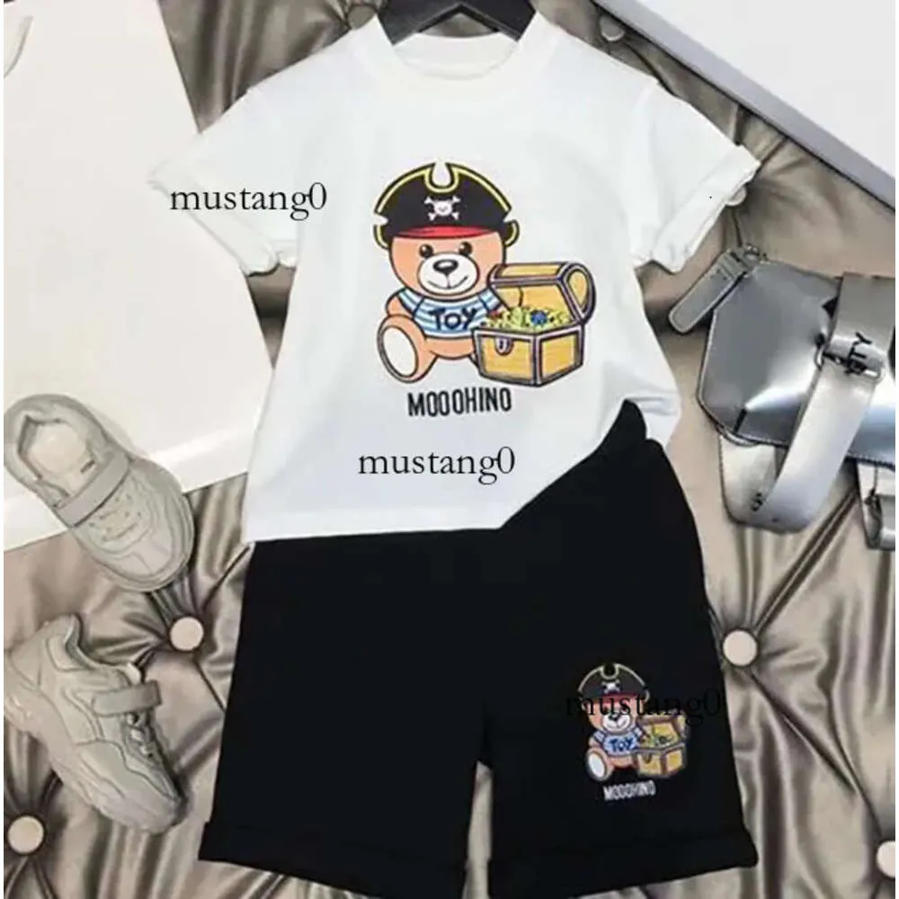 Fashio Designer Clothing Sets Kids T Shirt Little Pirate Bear Camel Monogrammed Model