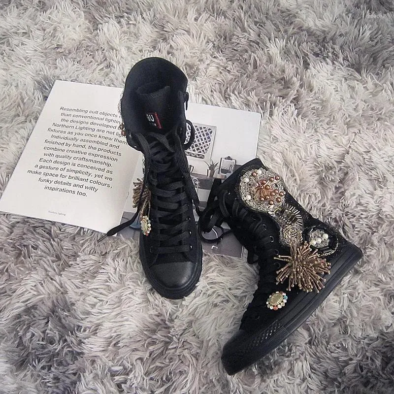 Casual skor kvinnor sneakers svarta höga stövlar pärlor kristaller tofs rund tå canvas sko rem höst vår flickor s vulkaniserade