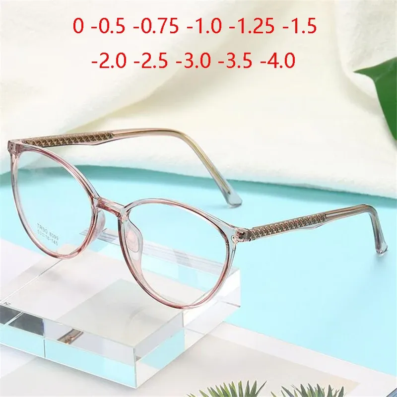 Lenses rétro littéraire Tr90 Cat Eye Prescription Eyeglass Femmes Student Ovale Ultrallight Verres myopes Femme 0 0,5 0,75 T0 4