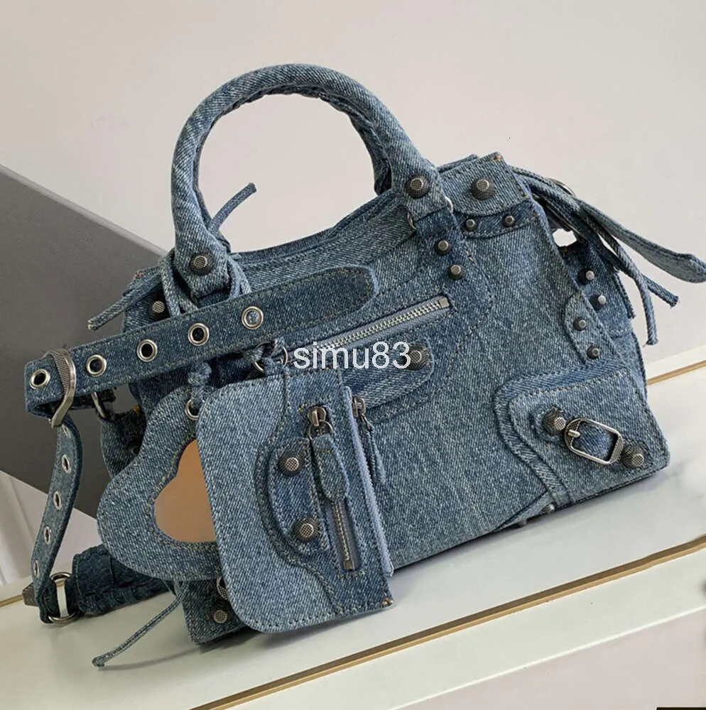 Frauen Schulter Lokomotive Tasche Strass Totes Totes Männer Motorradbeutel Top -Qualität Denim Leder herzförmiger Mirror Crossbody Handtaschen Strand klassische Totes