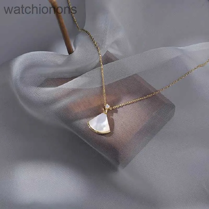 Collana di design Blgarry di lusso Fashion Minimalista e Collana in oro 18K alla moda per le donne Luce e gioielli con logo e scatola regalo