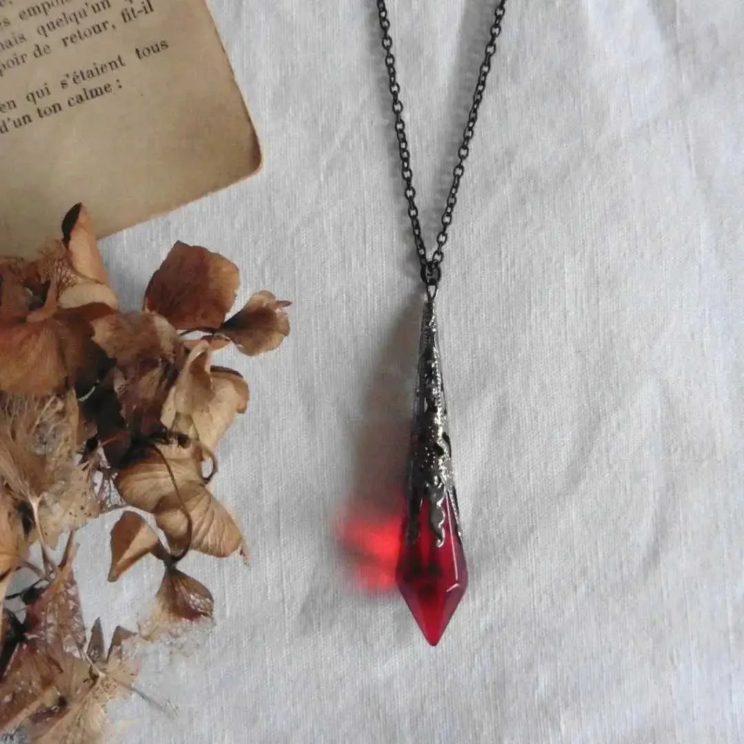 YUSHWENPTY Collana Cuore Gotico Rosso Yk2 Collana Gotica Vampiro Collana a Forma di Cuore Collana di San Valentino per Capodanno, Carnevale, San Valentino