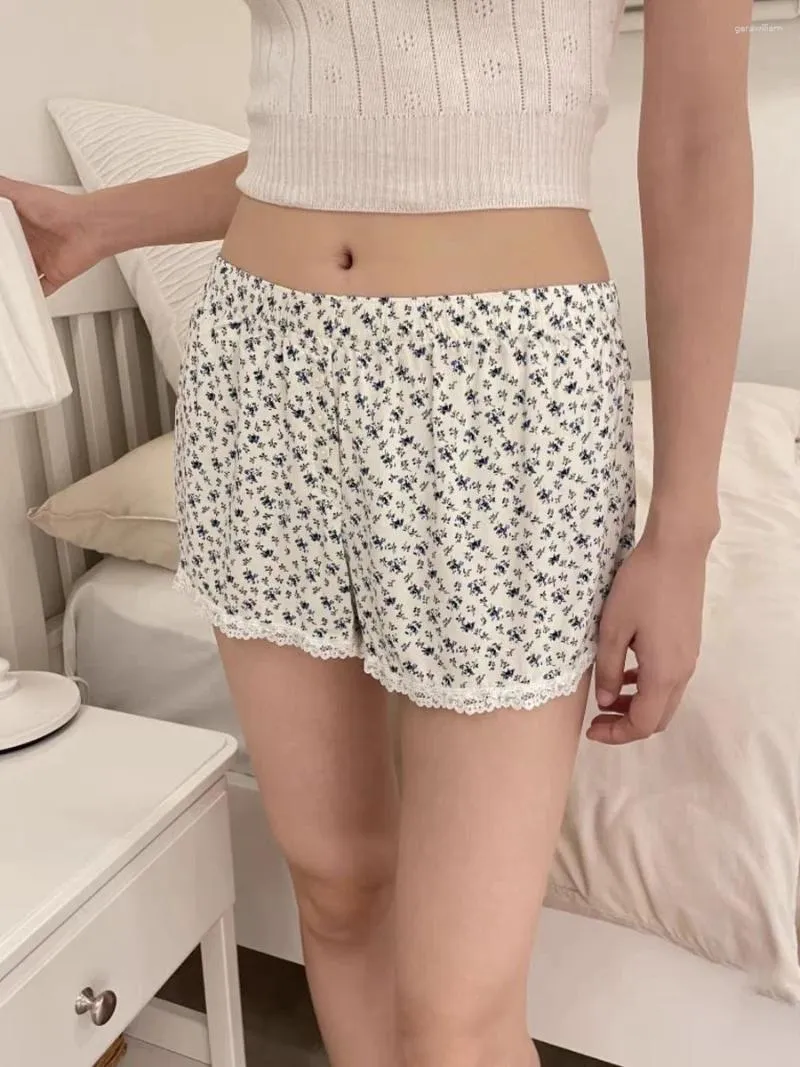 Frauen Shorts Blumenspitzen -Trim Frau Summer Elastic Taille Knöpfe gerade kurze Hose Vintage süße Sweatshorts Freizeitunterwäsche