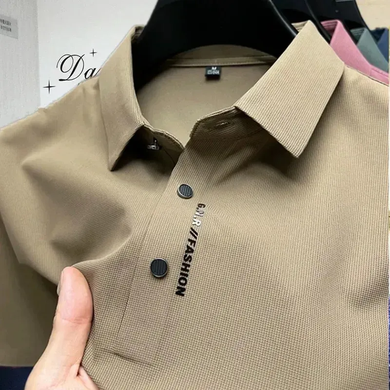 Marque Summer Polo Polo Men Business Fashion Casual Fashion Solide Solide Brewable T-shirts à manches courtes Camisas de Hombre 240423