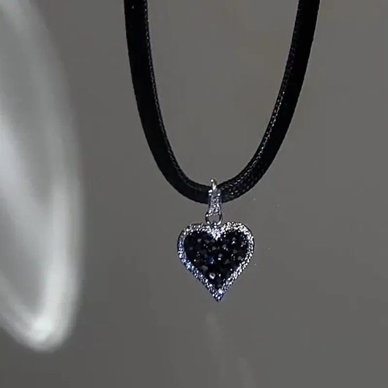 Halsketten Jwer Klassische klassische gotische schwarze Leder -Halshöre Drehmomente Herzheize Halsketten für Frauen Elegent Mode Schmuck Valentinstag Geschenke