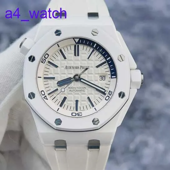 Regarder AP moderne Royal Oak Série offshore 15707CB White Ceramic Mens Watch avec couleur bleue et blanc correspondant à la montre mécanique automatique 42 mm