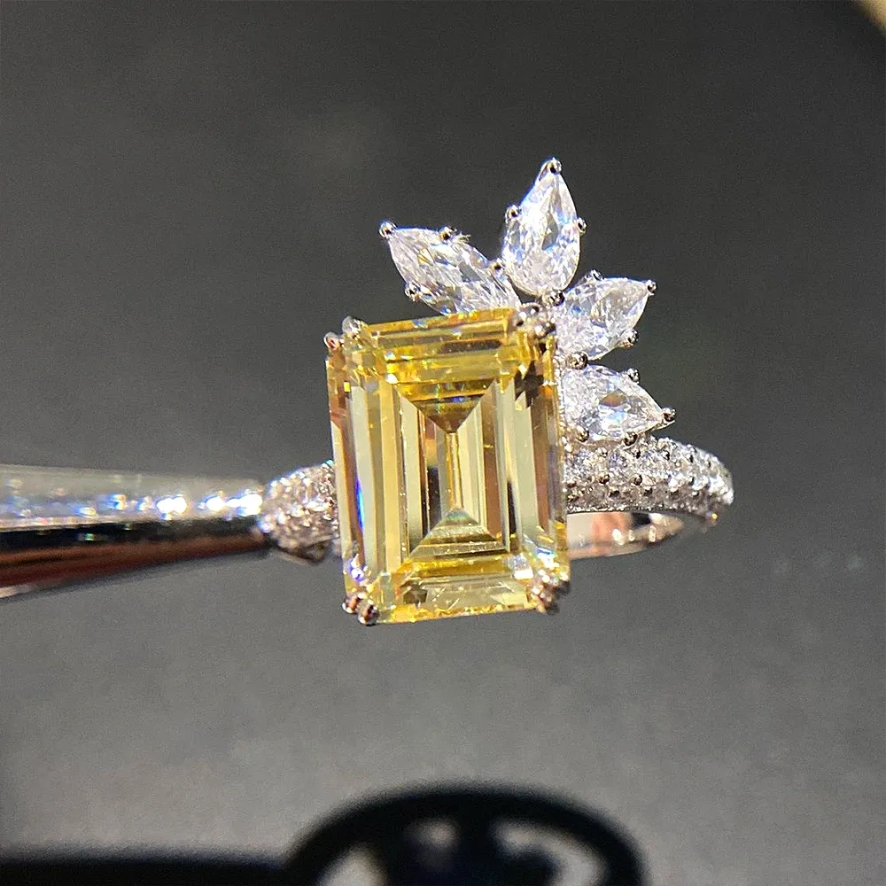 バンドHuitan New Arrival Luxury Women Cubic Zirconia Rings Bling Geometric Square Yellow CZ Ring Wedding Party美学レディジュエリー