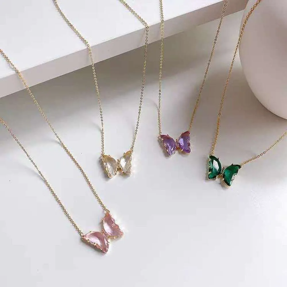 Edelstahl farbloses Mädchen, Dream Crystal Butterfly Halskette, weibliches Instagram, Internet -Rotkragenkette, plattierter Anhänger, Yongmei -Verpackungsbox