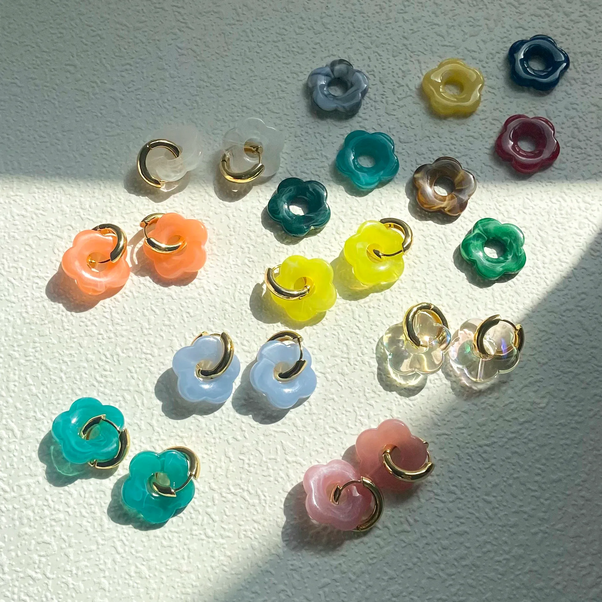 Earrings Multicolor Transparent Acrylic Resin Marbling Flower Drop Earrings For Women Gold Metal Round Hoop Earings Fashion Jewelry 2022