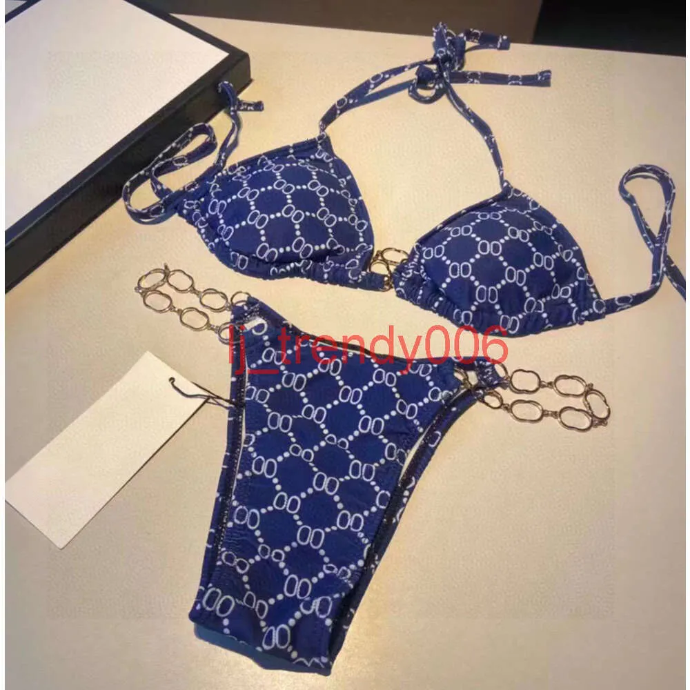 Designer Bikini Set Woman Sexy Swimsuit Luxury Metal Letter Chain Bikini Summer Swimwear Beach Bathing Subita da bagno a tre punti Swimsuit Beach Wear Swimming Adibine