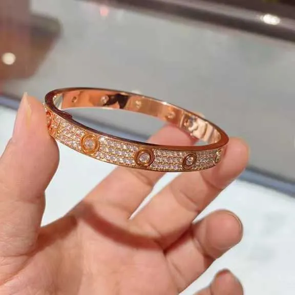 Bracelets de concepteur de luxe Boutique en ligne Aeteey Network rouge même bracelet en or rose 18k avec micro diamant Full Sky Star v Bracelet en or comme cadeau de la Saint-Valentin pour fille