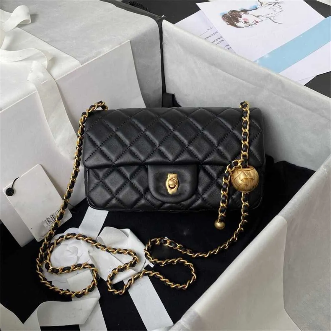 Sac fourre-tout haute définition Xiaoxiangjia Xiaojinqiu Lingge Cross Cross Fat Little Square Sheeptshin Fashion Fashion Volyme