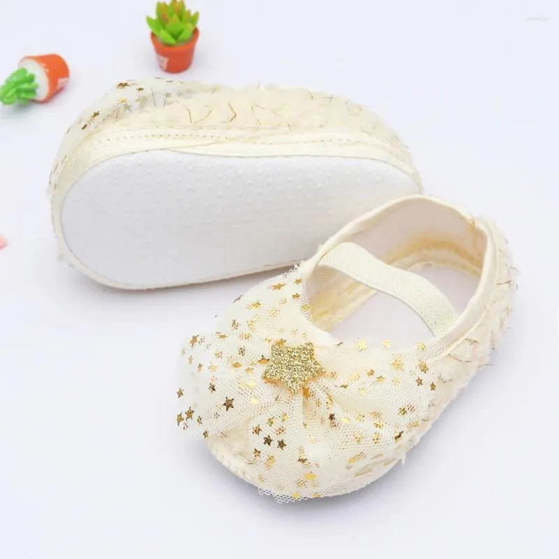 Premiers marcheurs coton étoiles étoiles bébé filles chaussures arcs softs semelles semelles robe princesse assortie à la marche de mariage