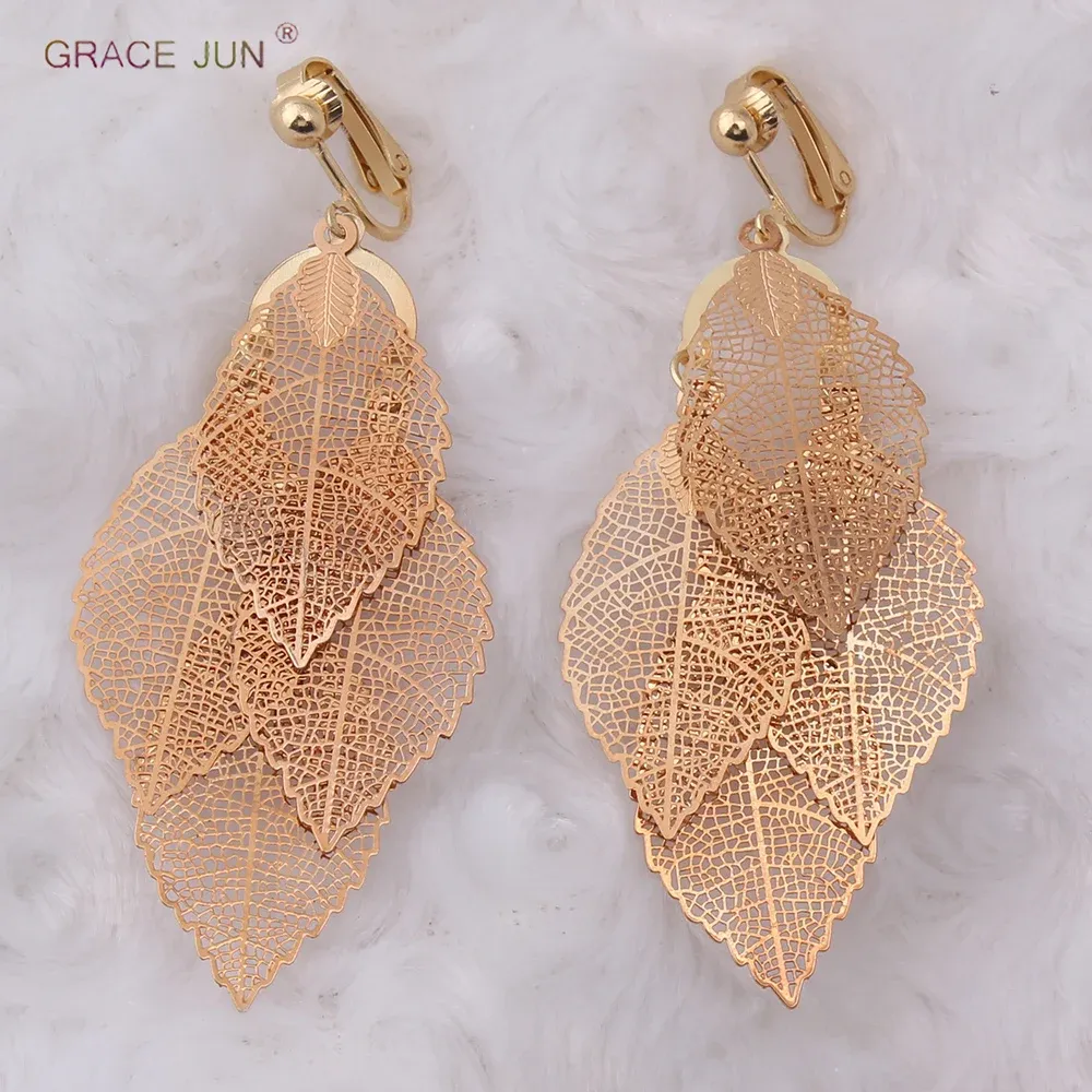 イヤリンググレースジュン韓国スタイルゴールドカラー銅素材の葉の形状ピアスなしのイヤリングのクリップ