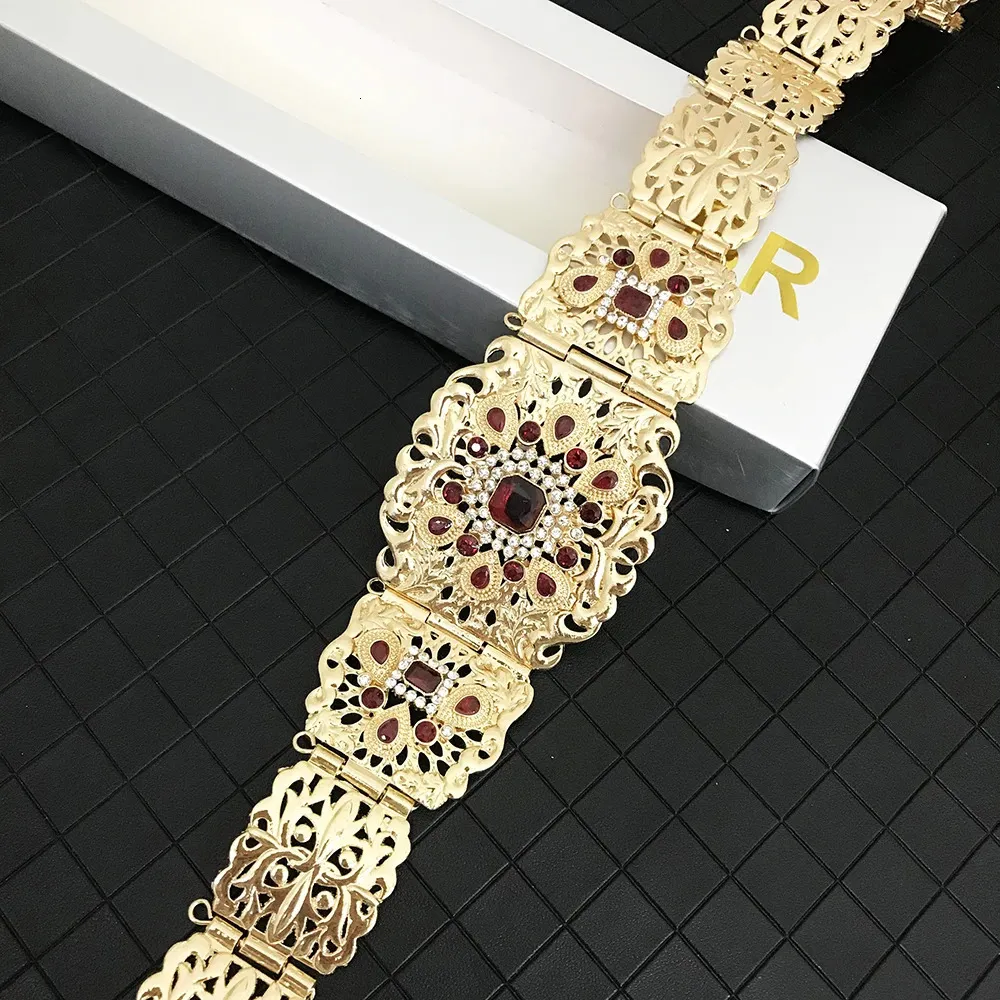 Classic Arabian Bridal Belt Jewelry Vintage Lady Carved Metal Midje kedja Muslimska Caftan Crystal Belt för kvinnor 240408