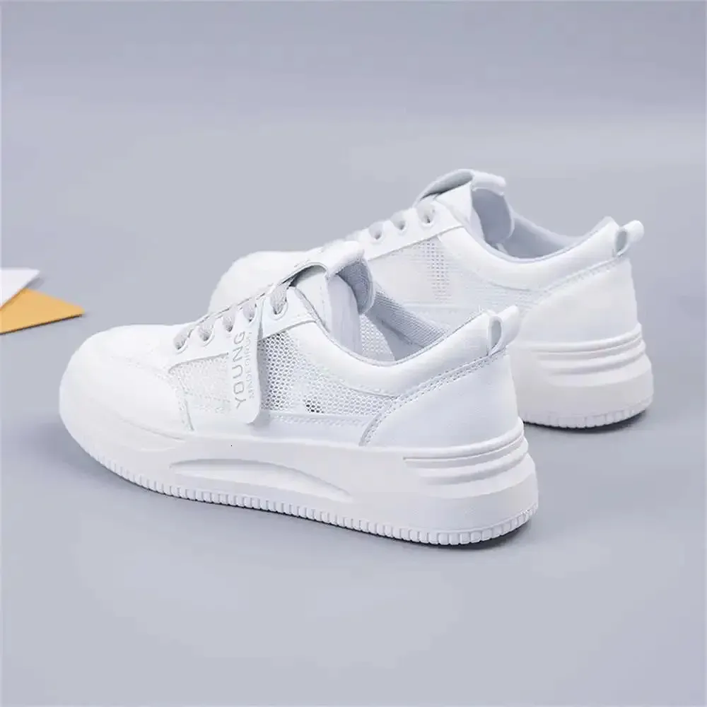 PU -läder snörda kvinnor snygga sneakers vulkanisera importerade sportskor Mocasin kvinnor zapato utländska utomeuropeiska snekaers 240415