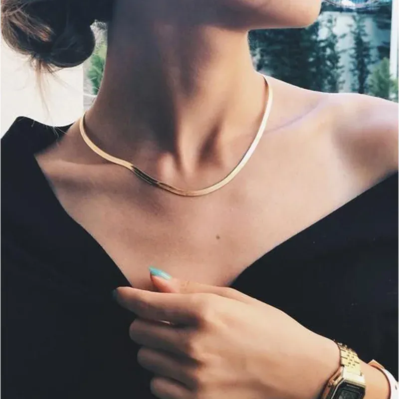 Halsketten Modeklingenkette auf Neck Halskette Frauen sexy flache Schlangenkette Schmuck Geschenk Schlüsselbein Halskette
