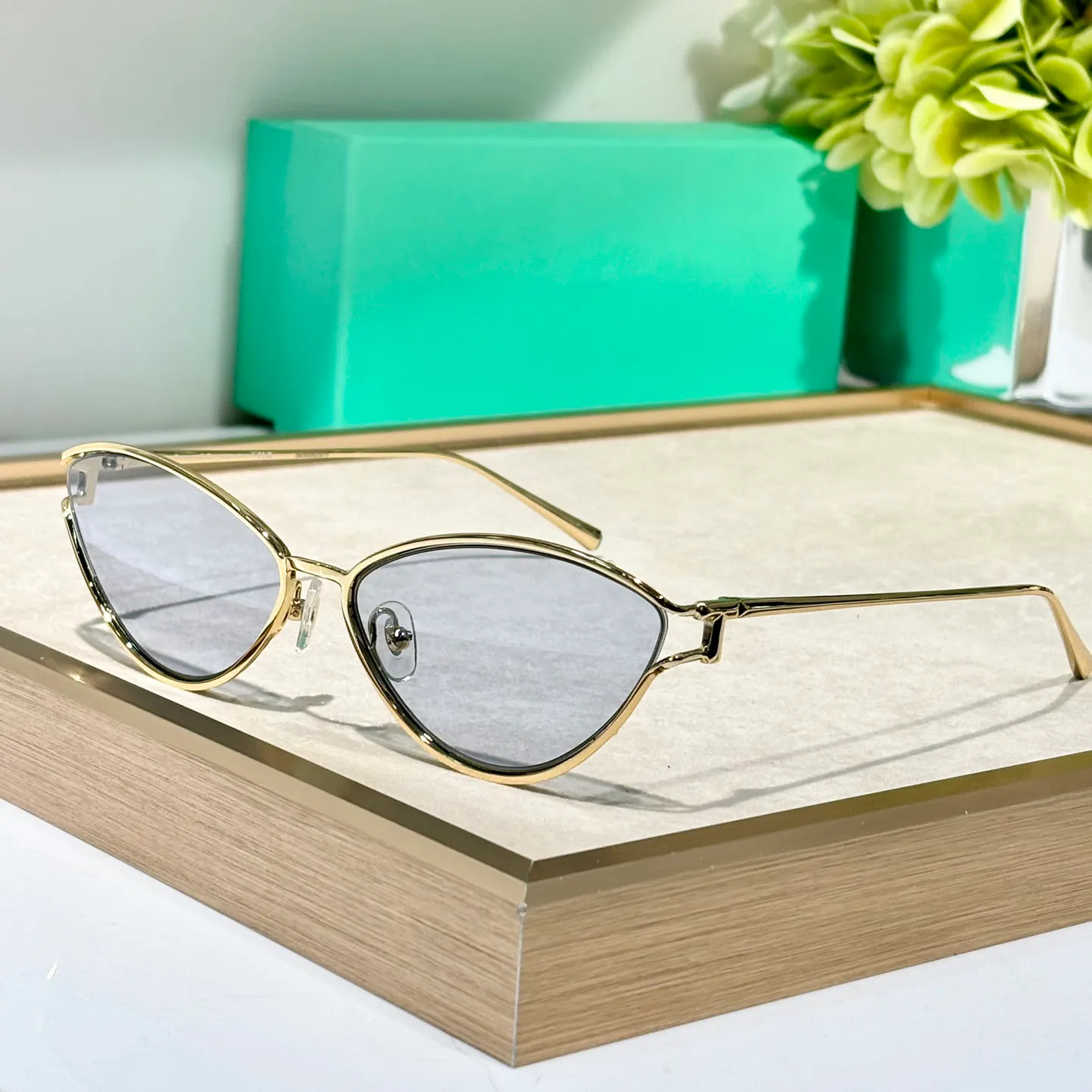 Cat Eye Sunglasses with 100% UV Protection, Plastic Frame, Gradient Lenses Amazon.com: Vince Camuto VC964 Oversized 100% UV Protective  main image 4