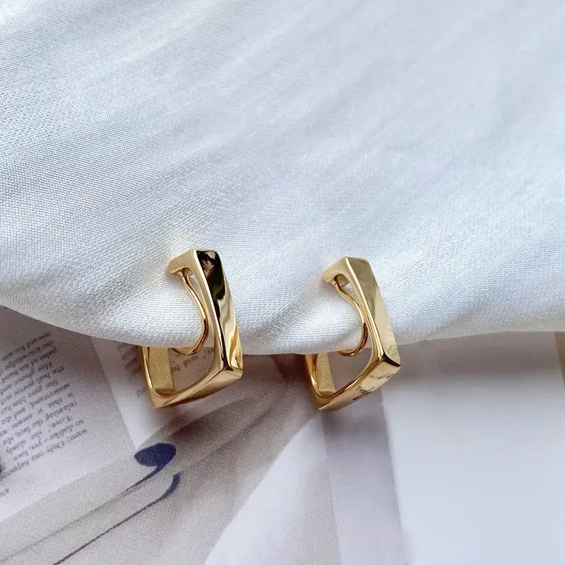 Orecchini Vendita calda geometria clip minimalista su orecchini dorati vintage di alta qualità senza piercing auricolari per le donne