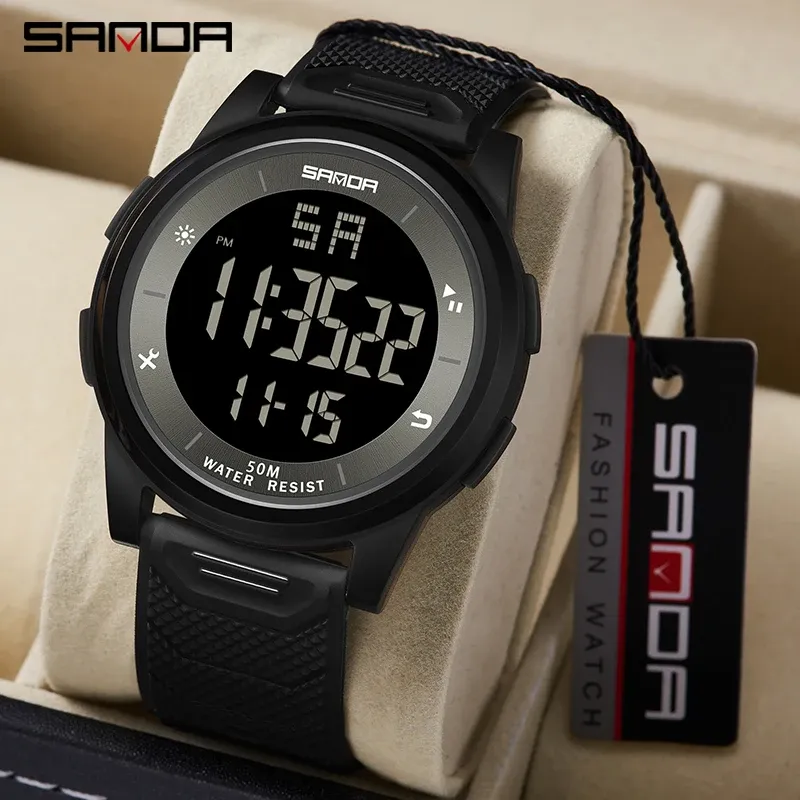 Relojes Sanda Digital Watch Men Military Ejército Sport Cronograph Date Wallwatch TPU Band Semana 50m Implaz de agua Macho Reloj 6107