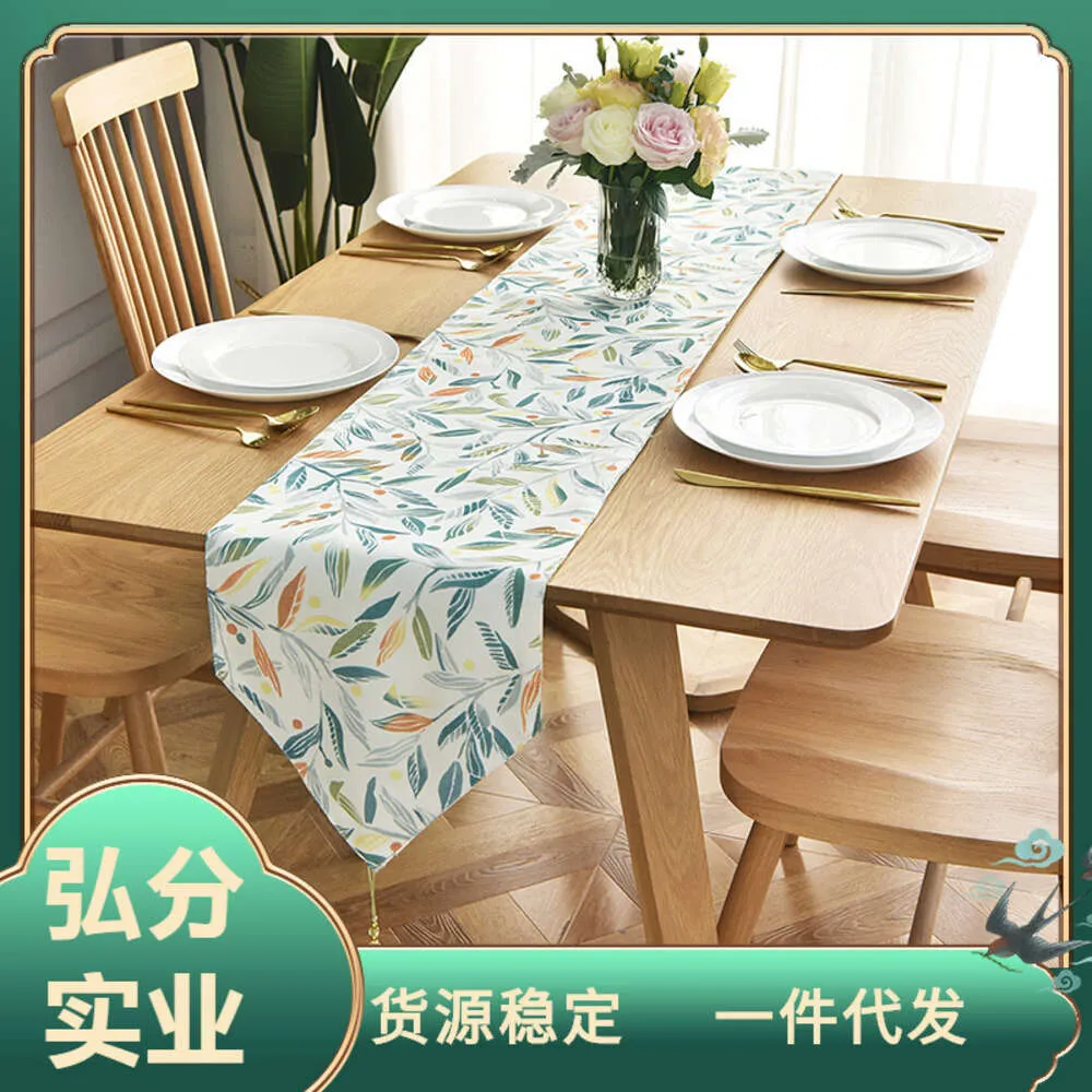 Хлопок и льняное изящное настольное флаг. Образец комнаты American Light Luxury High-end Dining Tablecloth Modern Simple Western Length Mat