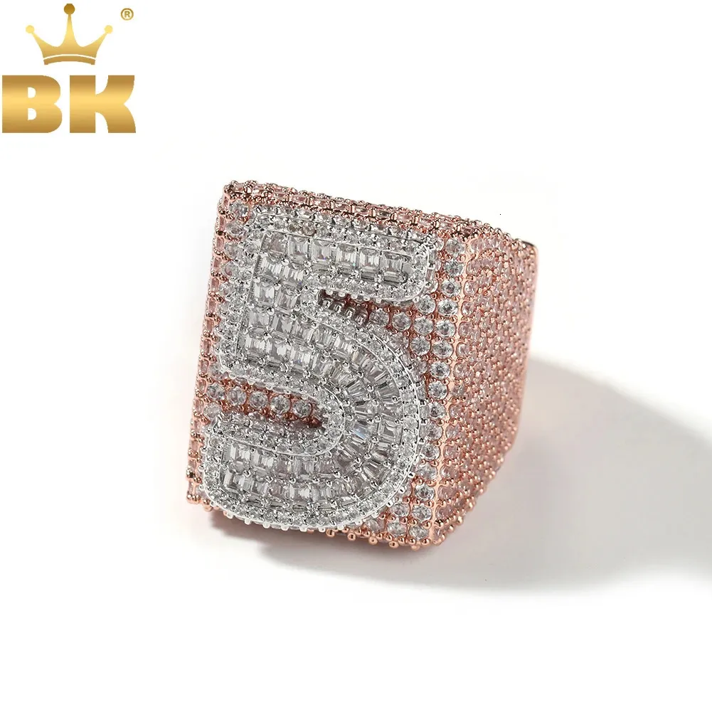 The Bling King Custom Big Herren Ring Personalisierte Buchstaben Zahlen voll ausgestoßen Kubikzirkonia -Party Ringe HipHop Rapper Schmuck 240411