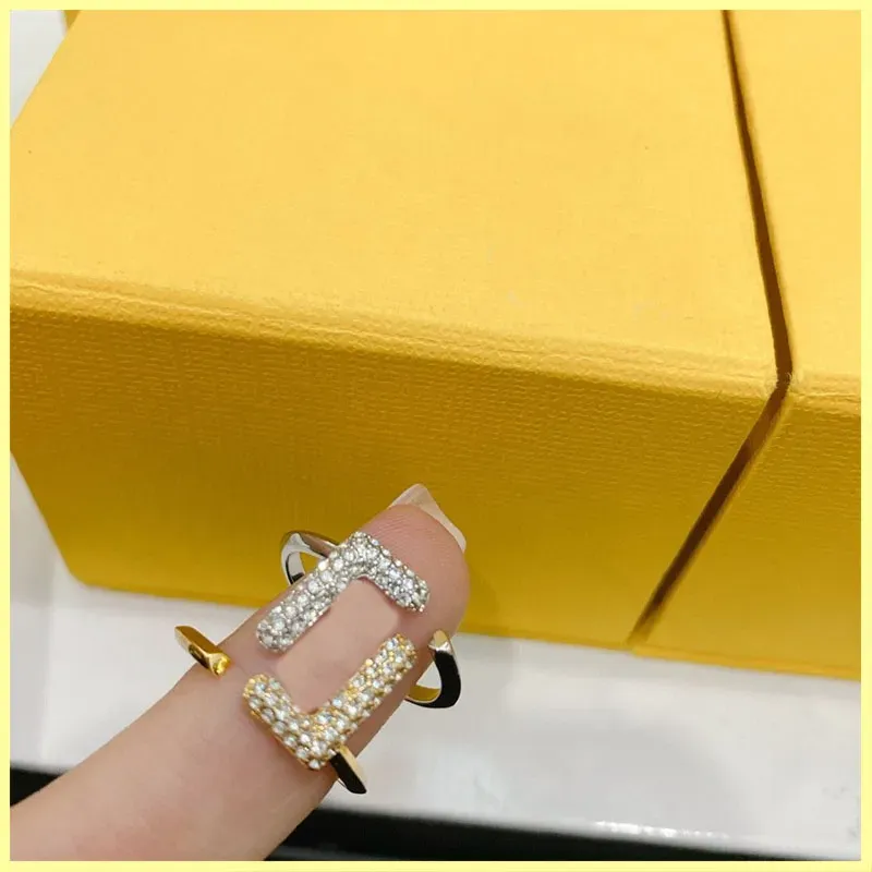 Frauen Luxurys Designerringe Diamant F Ring Engagements für Frauen Liebesring Designer Schmuck Silber Gold Ring Großhandel