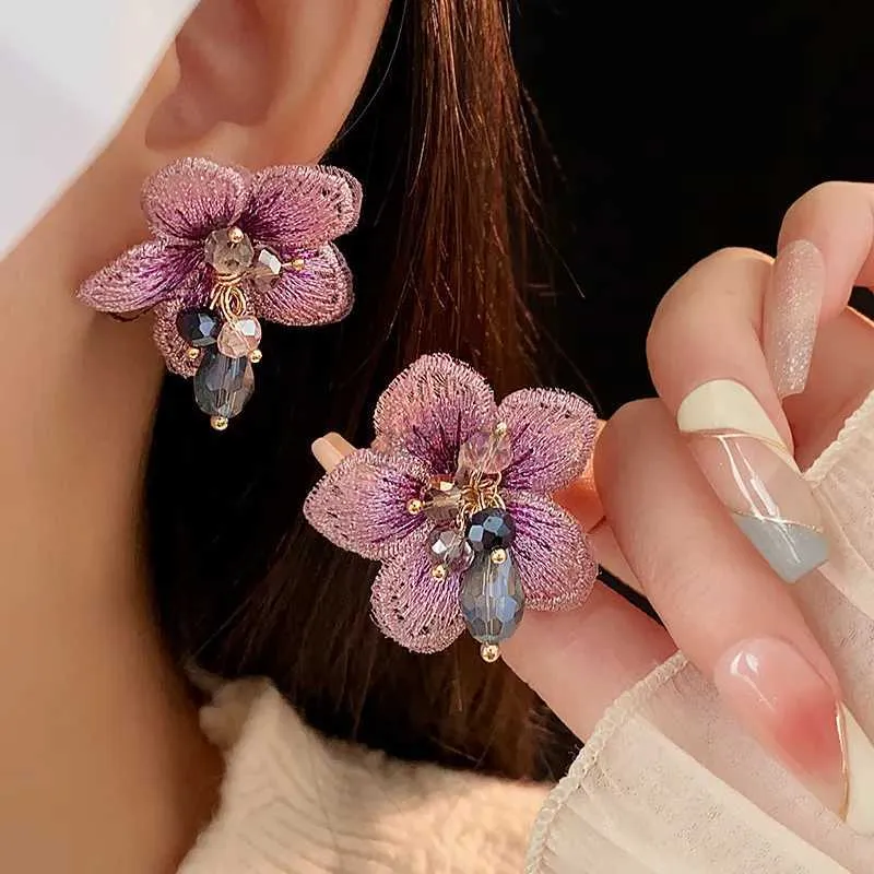Peloton de lustre en luxe luxueuse élégante en cristal de gazstal fleur violet boucles d'oreilles pour femmes modes de bijoux de la mode de la mode D240323