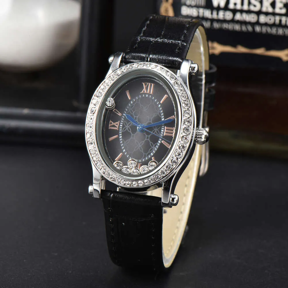 Orologio da donna alla moda a forma di diamante femminile Xiao Quarz è semplice ed elegante orologio da ginnastica per orologio impermeabile touchscreen Quartz Moving Table