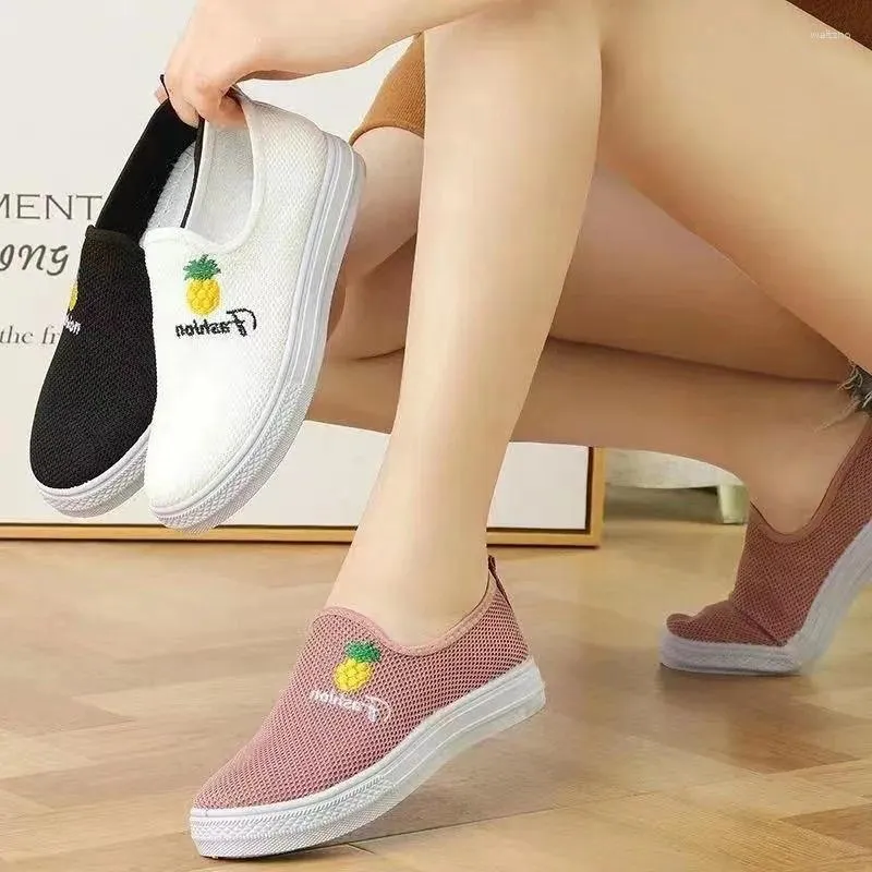 Chaussures décontractées Sneakers Femmes Été Mesh Breatch Flat Dames Comfort Light Trainers Femme Femme Slip on LOAFERS ZAPATILLAS MUJE