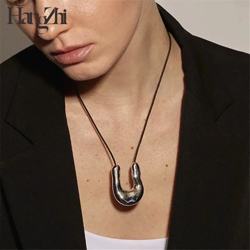 Necklaces HANGZHI Irregular U Shape Metal Necklace for Women Clavicular Rope Chain Chunky Personality Y2K Punk Party Jewelry 2023 New In