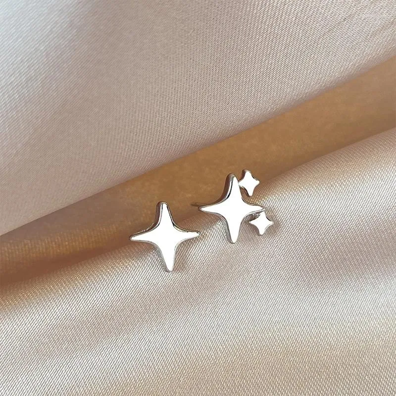 Kolczyki na stadnina błyszcząca srebrzysty kolor mała gwiazda dla kobiet randki z imprezowymi akcesoriami mody
