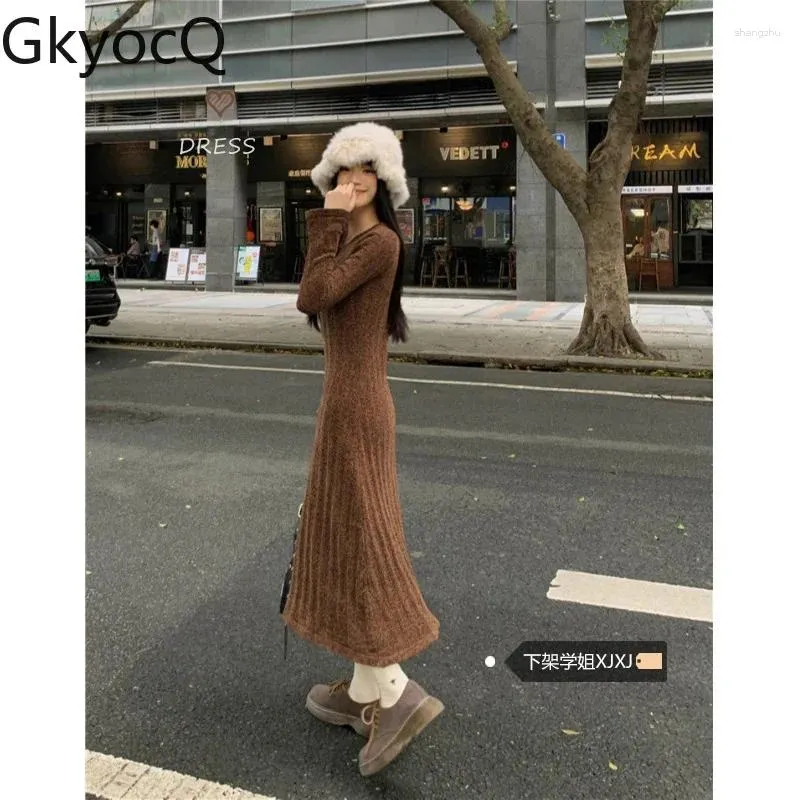 Vestidos casuais gkyocq temperamento simples manga de malha de malha de malha e outono feminino e inverno 2024 cintura slim uma linha retro longa tricô