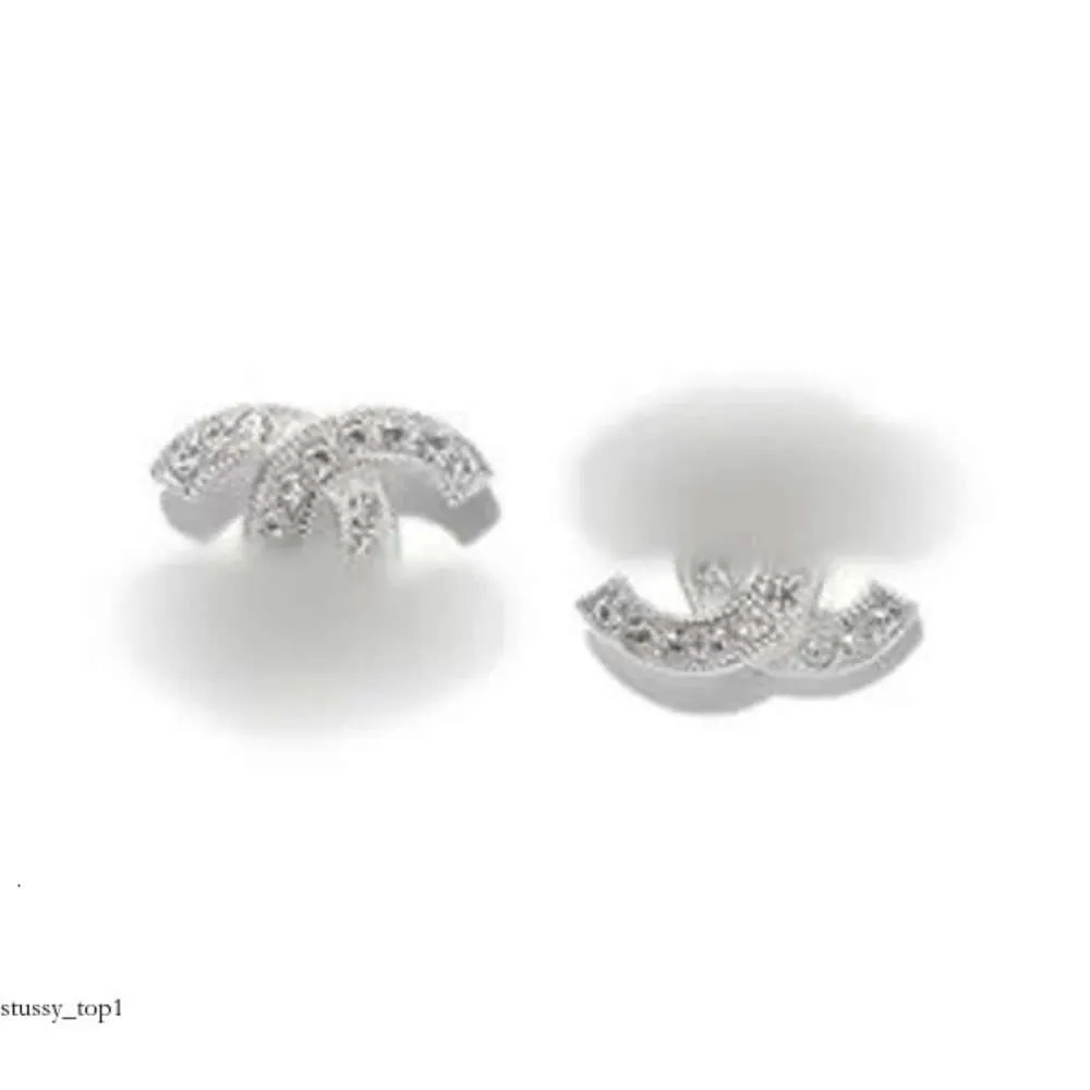 CHANELLS EARRINGI 24SS STUDI DI FAGNO DI FAGGIO DI FAGGIO ORECCHI DONNA DESIGNO DI LUXI EARRINGI MULTI COLORI C Lettere Gioielli Donne 18K Diamond Regali di matrimonio 380