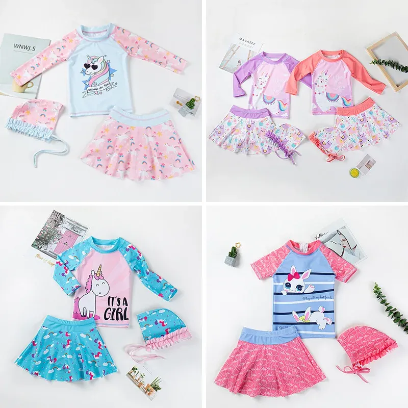 Badkläder 2023 Sommarflickor Badkläder kostym Baby Toddler Alpaca Unicorns Rabbit Cartoon Mönster Bodysuit+Cap+Kort klänning ThreePiece Set