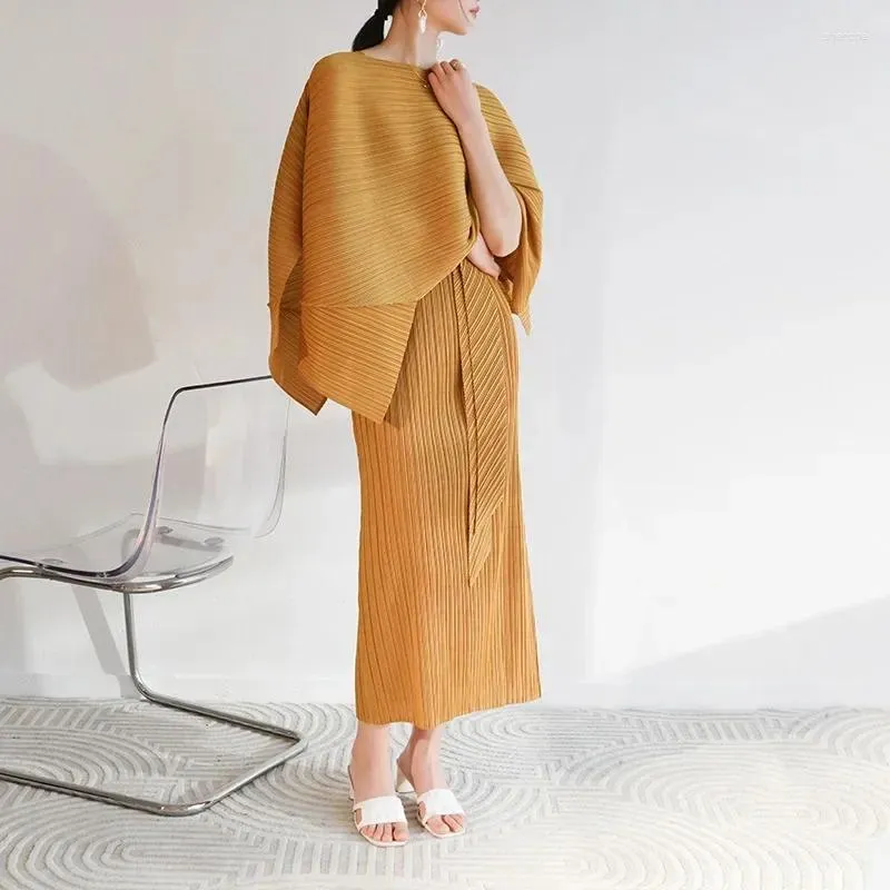 Werkjurken miyake geplooid cape suit voor vrouwen zomer mode suspener rok onregelmatige veter streetwear sjaal tweedelige set