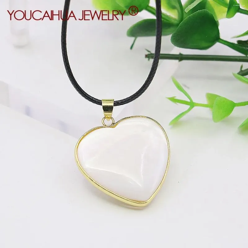 Collares colgantes 31 mm Natural White Sea Shell Catina en forma de collar Bordamiento de aleación Irregular Joya de regalo de amantes de los amantes de los amantes