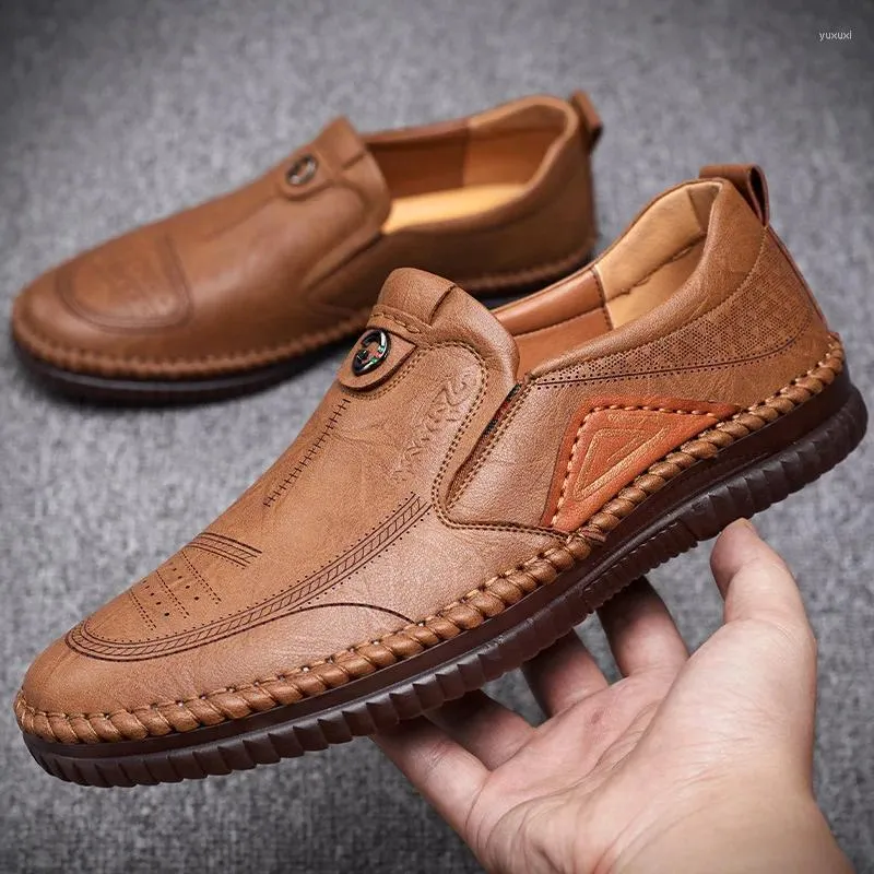 Casual Shoes Men's Leather Classic Slip-On Flat Loafers Summer Soft Sole Men Sneakers Moccasin för 2024