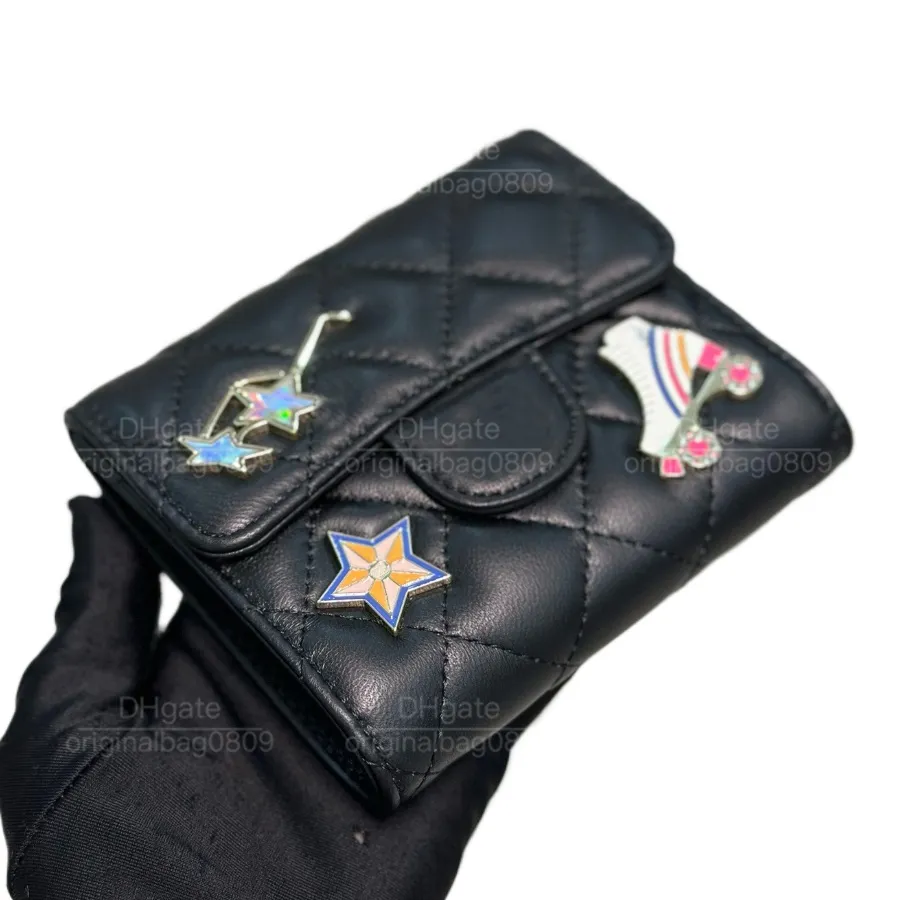 12A最高品質のデザイナーウォレット新しいクラシックブラックシープスキンライトゴールドバックルスタートリプルフォールドウォレットとダイヤモンドデザインの女性用豪華な財布がオリジナルボックスを備えています。