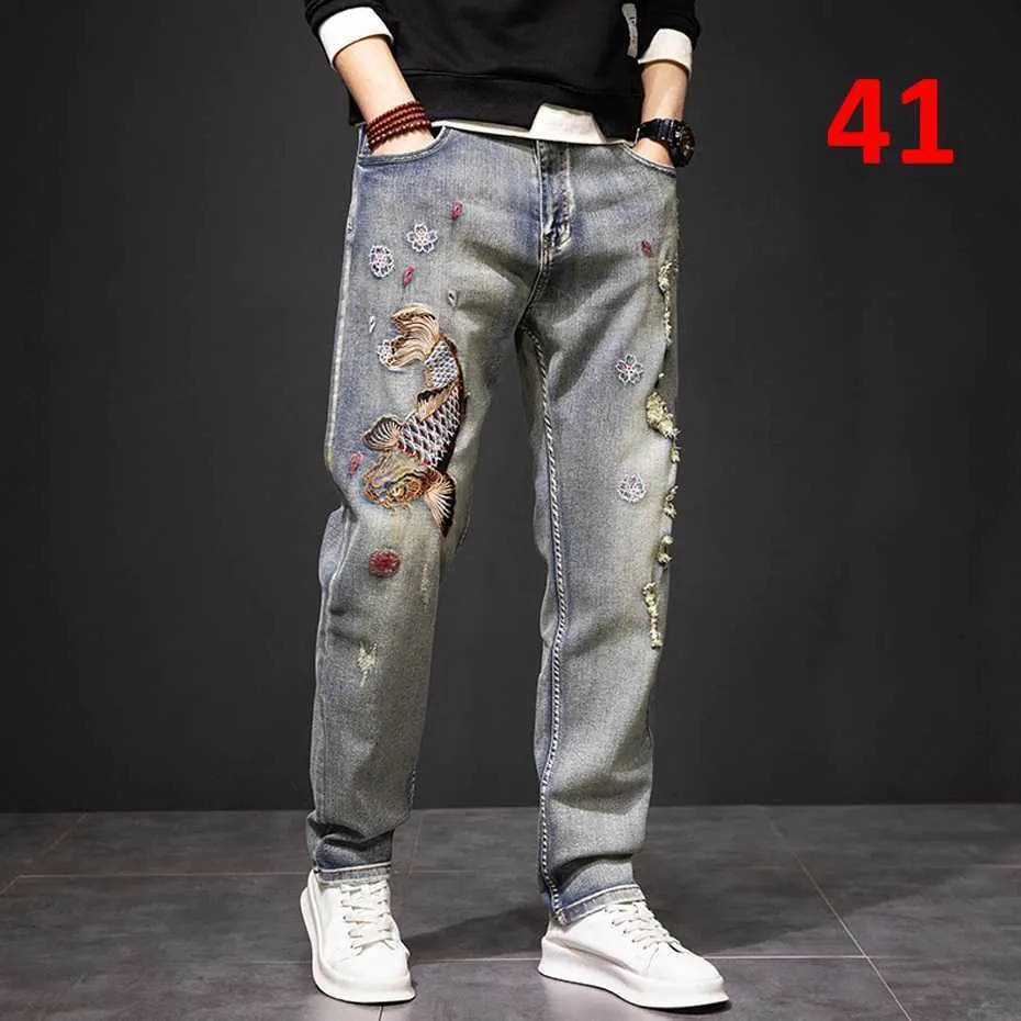 Men's Jeans Carp Embroidered Jeans Men Streetwear Denim Pants Fashion Ripped Jeans Pants Plus Size 40 41 Trousers Male Bottoms 240423