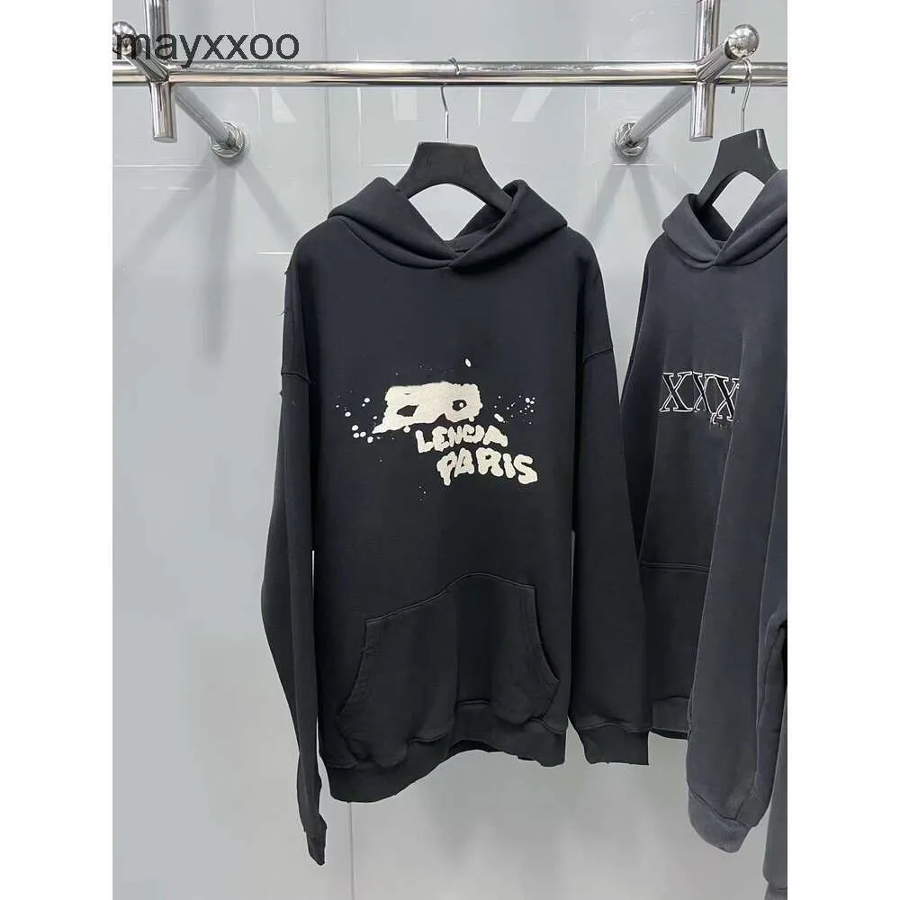 Hoodies Family Mens Diseñador de moda Otoño/Invierno 2024 Versión casera Marca de París Balenciigss Graffiti pintados a mano Pareja Sigue sudadera con capucha nsuj