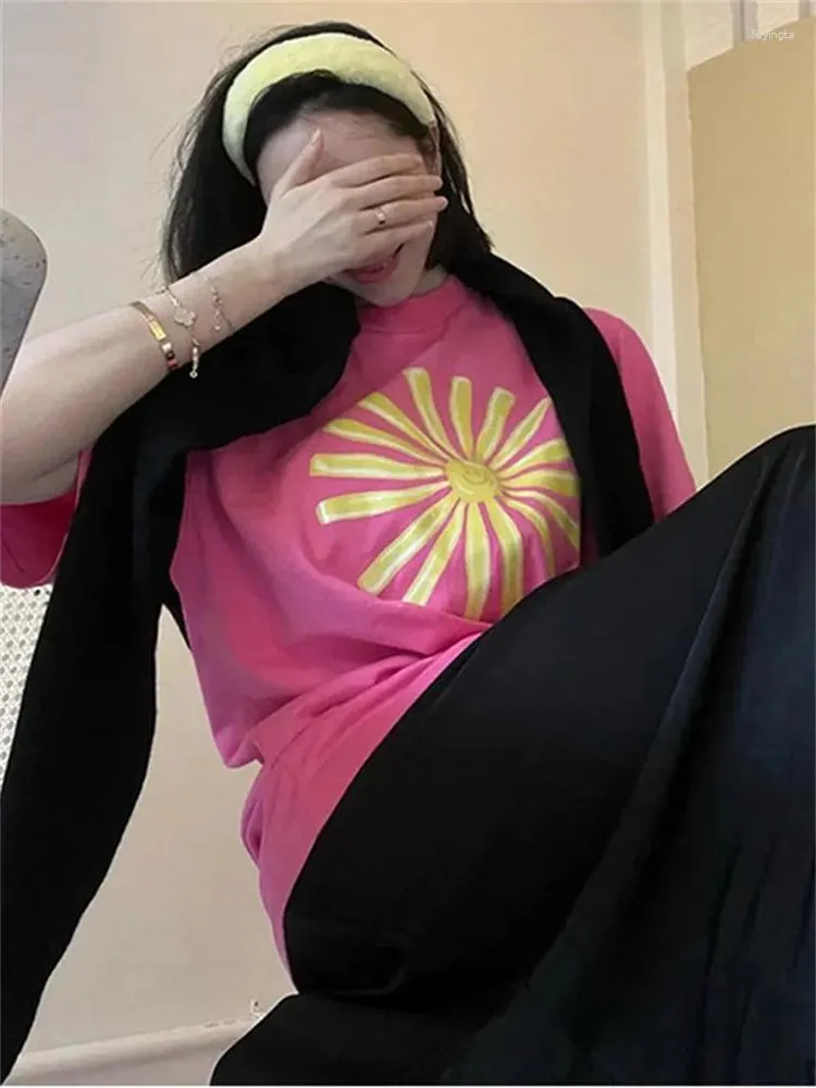 女性のTシャツ女性と男性花柄のTシャツ春2024年春夏、ユニセックスOネック半袖カジュアルピンクティートップ