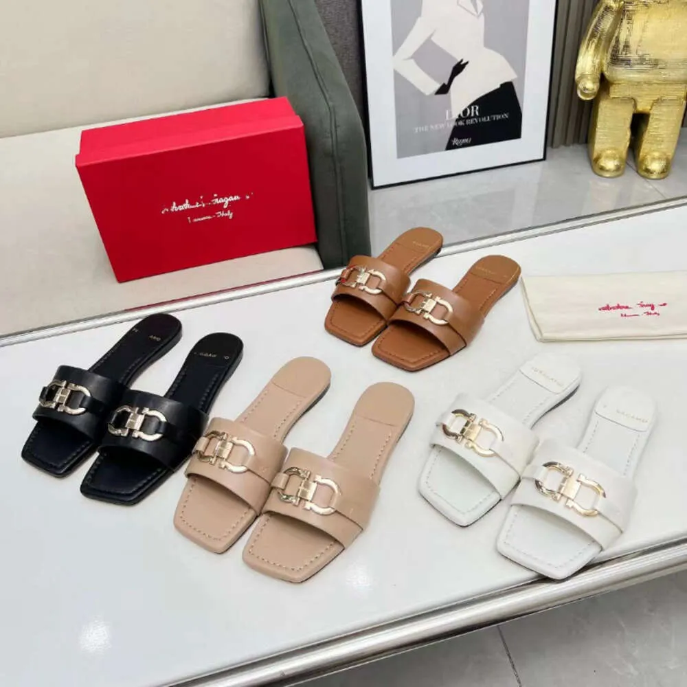 2024 Spring/summer New Flat Outerwear Fashion Metal Buckle Square Head French Slippers for Women