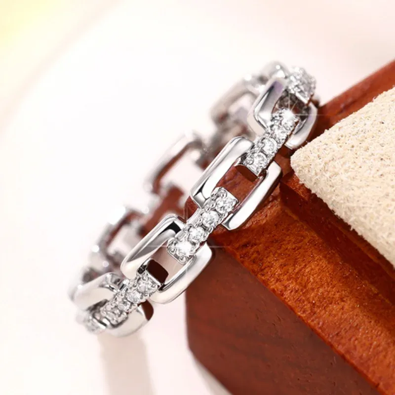 Bands Caoshi Trendy Bijoux de bijoux de forme de forme d'anneau de doigt pour les femmes Couleur argentée accessoires de zircone brillant pour la vie quotidienne Gift Lady Gift