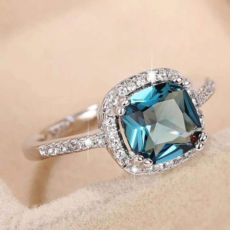 Band Huitan Simple Elegant Cushion Blue Cubic Zirconia Ring For Woman Silver Color Wedding Anniversary Kvinnliga ringar Fashion Jewelry