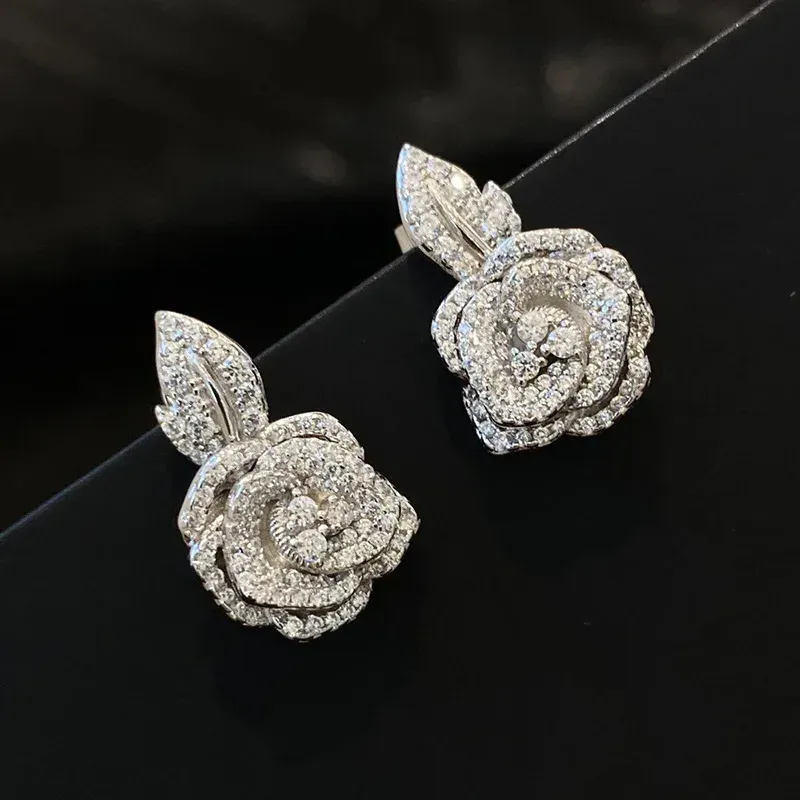 Fleur élégante Moisanite Diamond Stud Earge pour femmes Bridal Real 925 Silt Silver Jewelry Engagement Boucles d'oreilles de mariage Promesse Gift