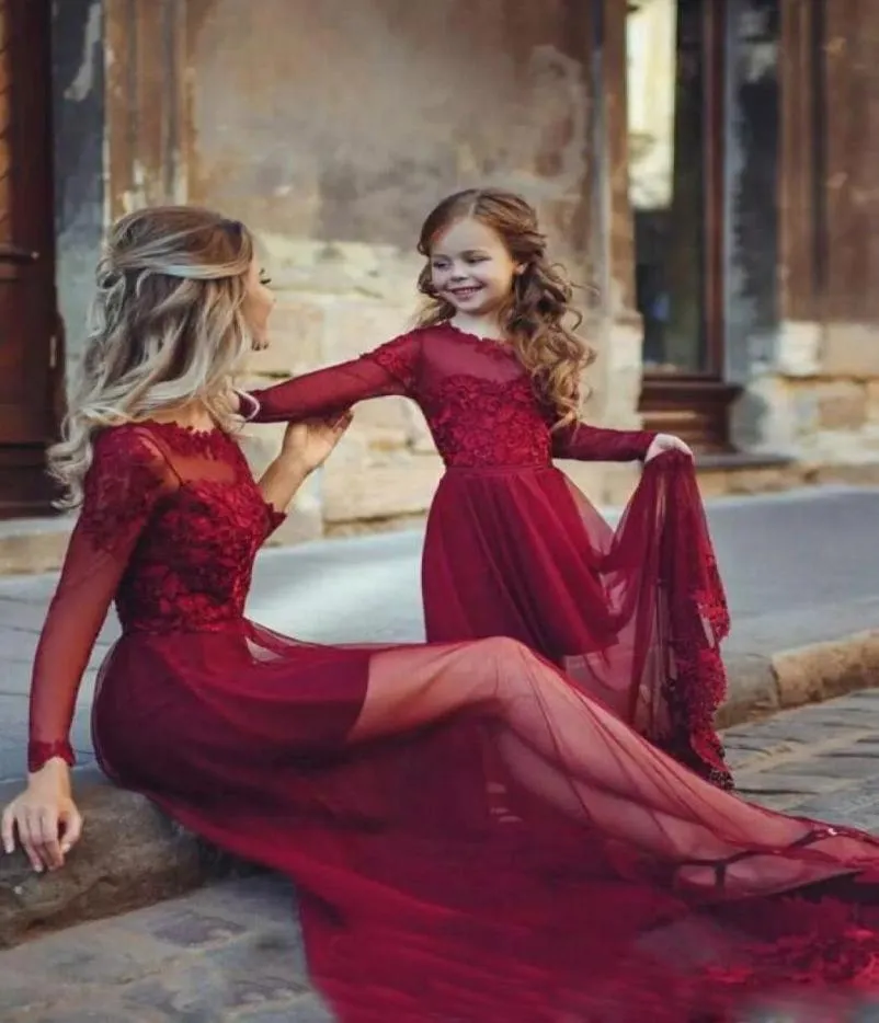 2019 Fashion Moeder en dochter die Aline Prom -jurken matchen Bateau Neck Bourgondië lange mouwen illusie zachte tule sweep trein EV4759089